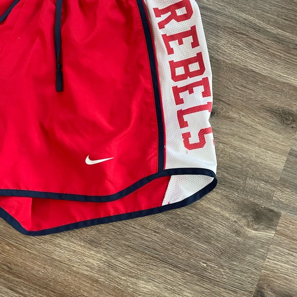 Nike shorts - Picture 3 of 6